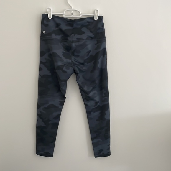 ZELLA | NWOT Grey Camo Leggings - Picture 2 of 3
